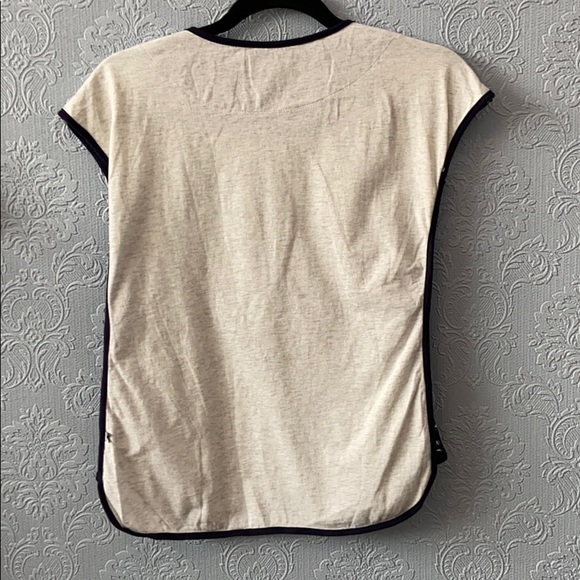 3/$20 Kling Hawaiian print tshirt - Picture 4 of 4